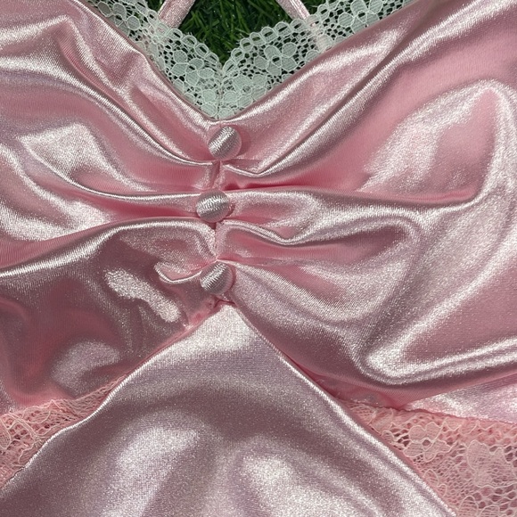 Pink satin negligee with lace trim and lace side detail. - Picture 4 of 6